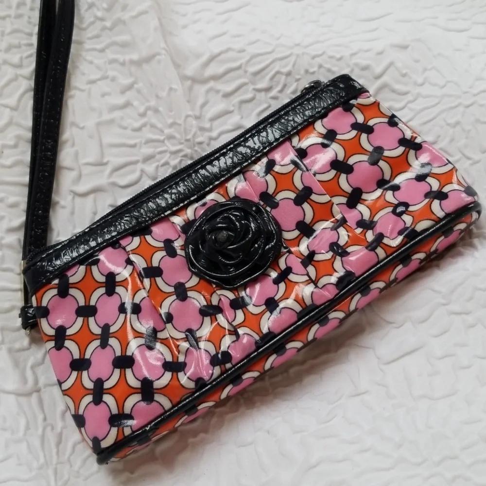 Vera Bradley Frill Geometric Wristlet - Picture 7 of 8
